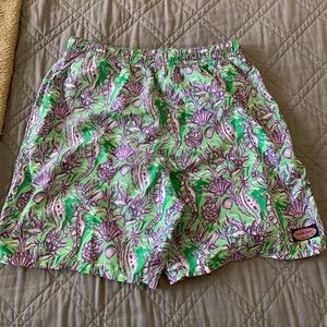 Vineyard Vines Men’s seahorse board shorts